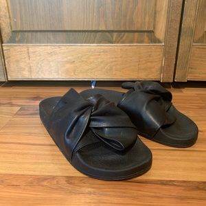 Black Leather Bow Slides
